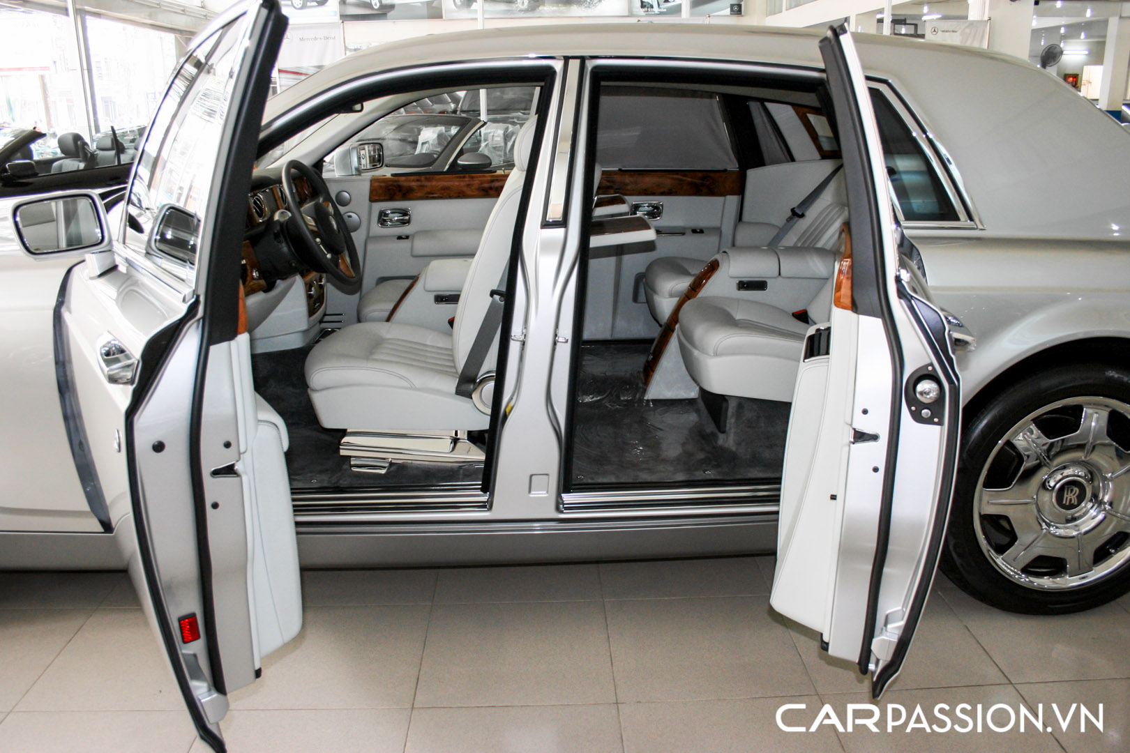 CP-Rolls-Royce Phantom đầu tiên về Việt Nam27.jpg