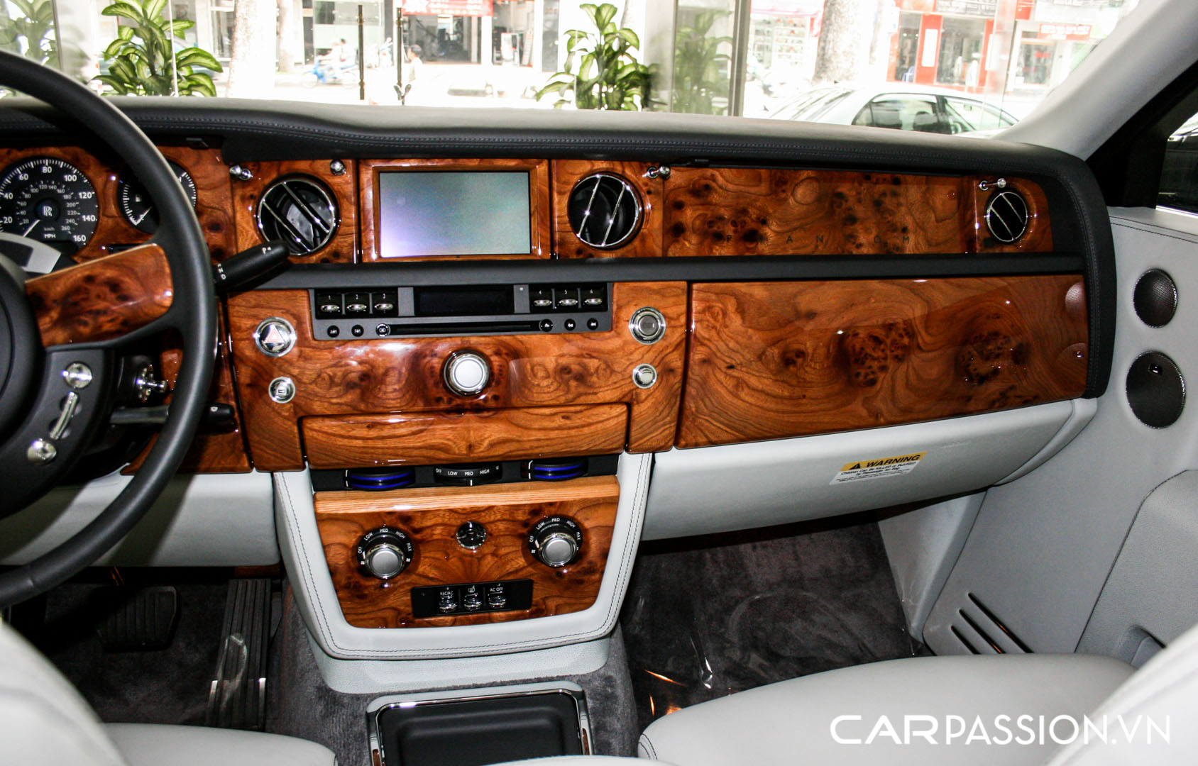 CP-Rolls-Royce Phantom đầu tiên về Việt Nam39.jpg