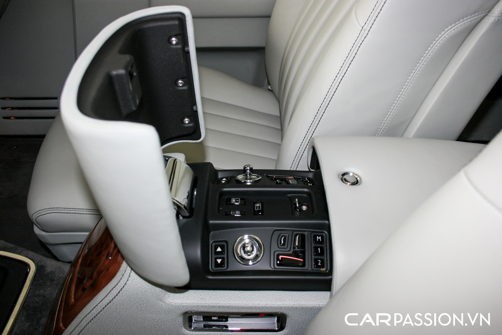 CP-Rolls-Royce Phantom đầu tiên về Việt Nam42.jpg