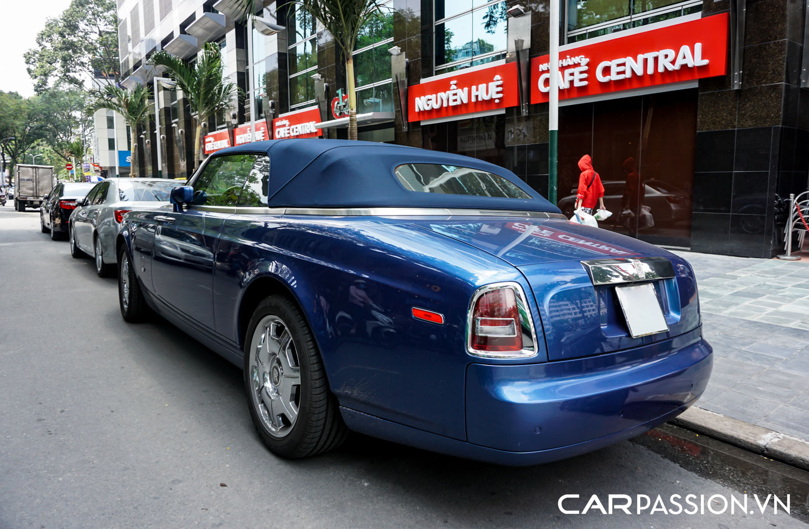 CP-Rolls-Royce Phantom Drophead Coupe xanh (1).jpg