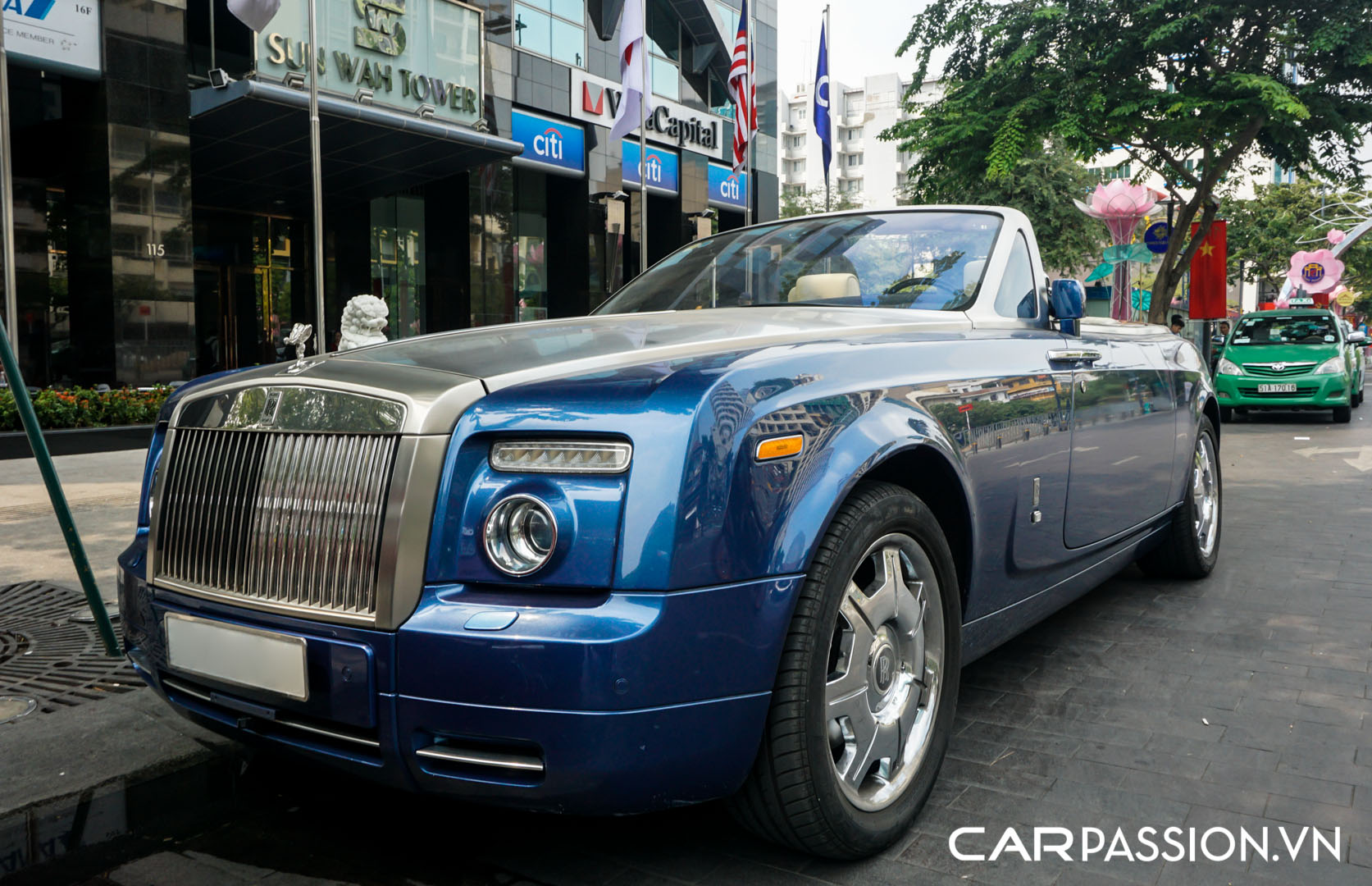 CP-Rolls-Royce Phantom Drophead Coupe xanh (10).jpg