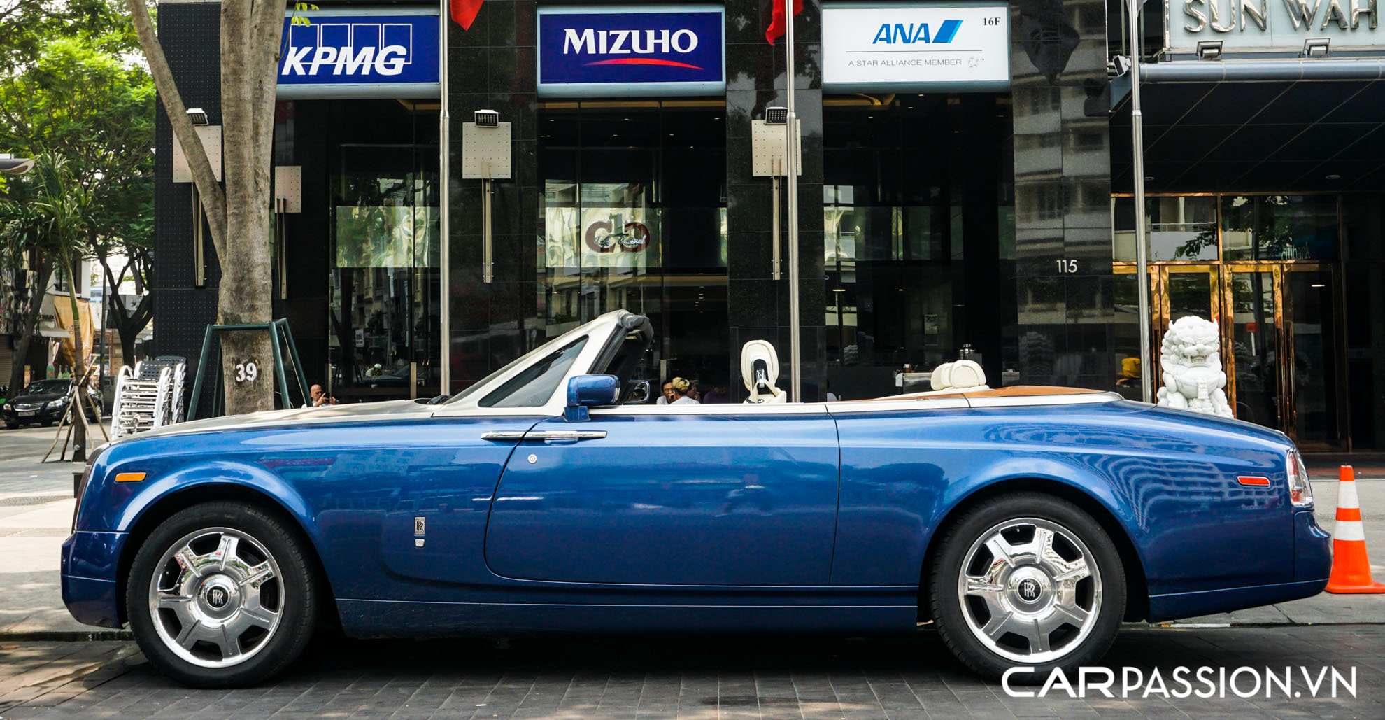 CP-Rolls-Royce Phantom Drophead Coupe xanh (12).jpg