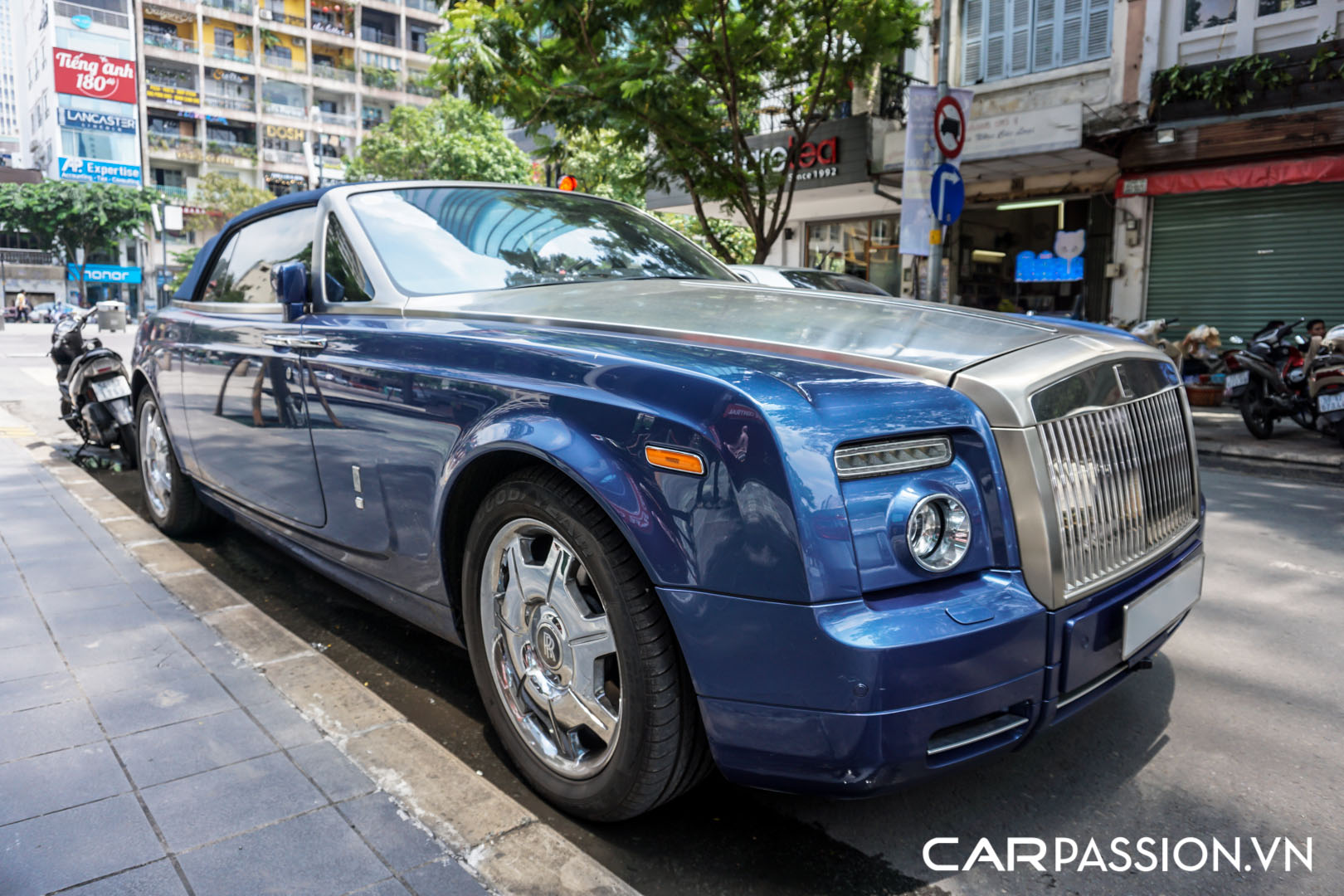 CP-Rolls-Royce Phantom Drophead Coupe xanh (3).jpg