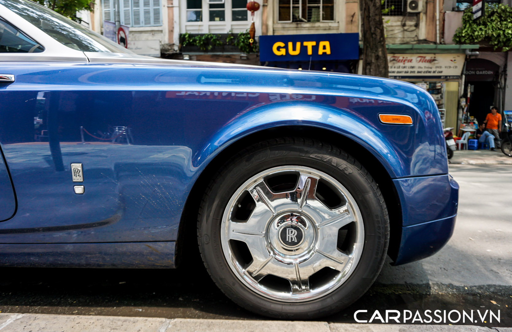 CP-Rolls-Royce Phantom Drophead Coupe xanh (5).jpg
