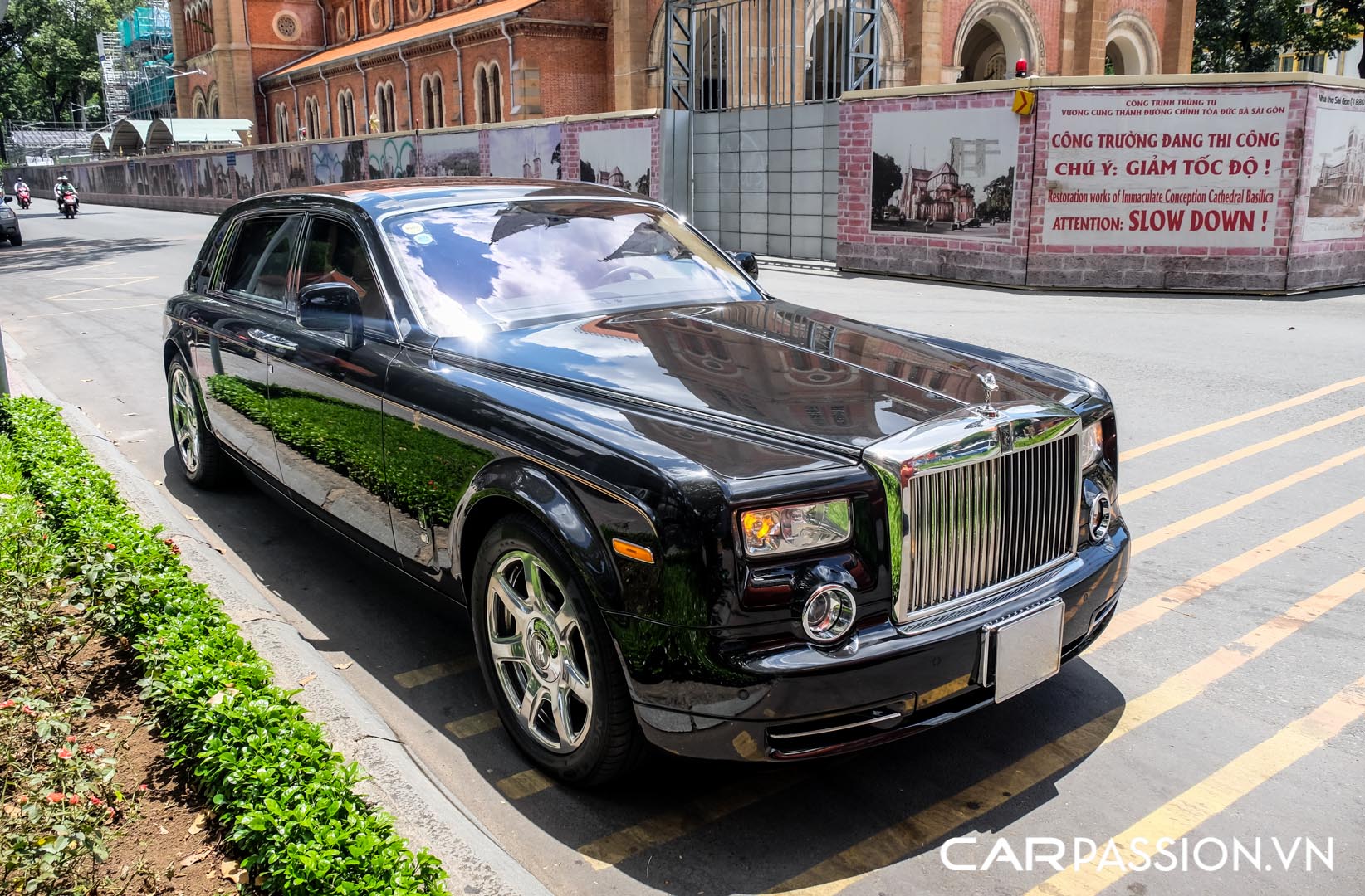 CP-Rolls-Royce Phantom Year of Dragon (13).jpg