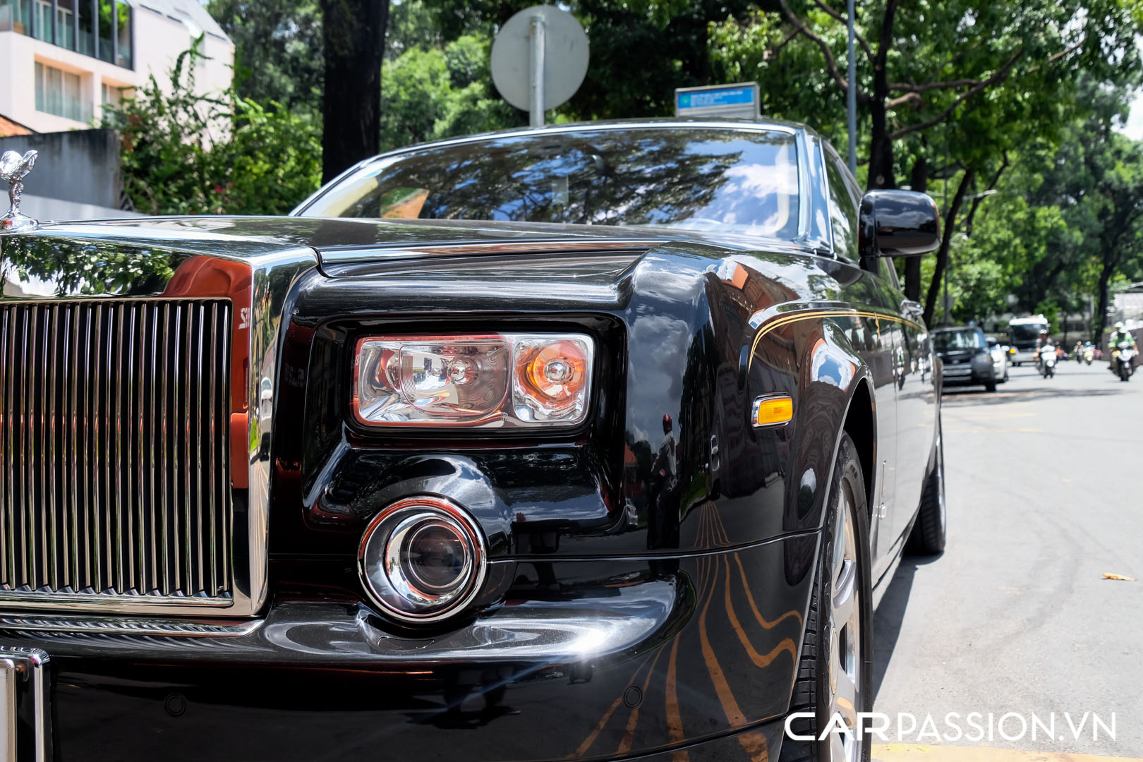 CP-Rolls-Royce Phantom Year of Dragon (9).jpg