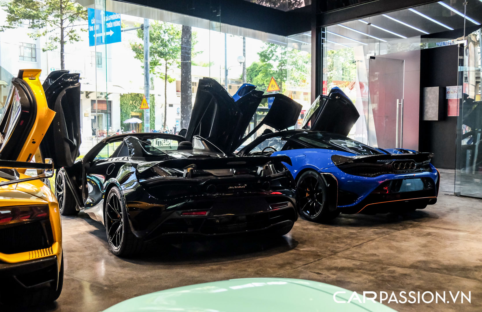 CP-Showroom siêu xe sắp khai trương (62).jpg