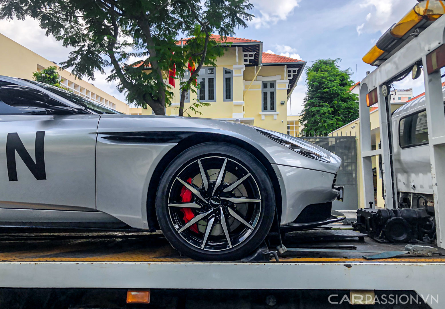 CP-Tập đoàn Trung Nguyên tậu Aston Martin DB1113.jpg