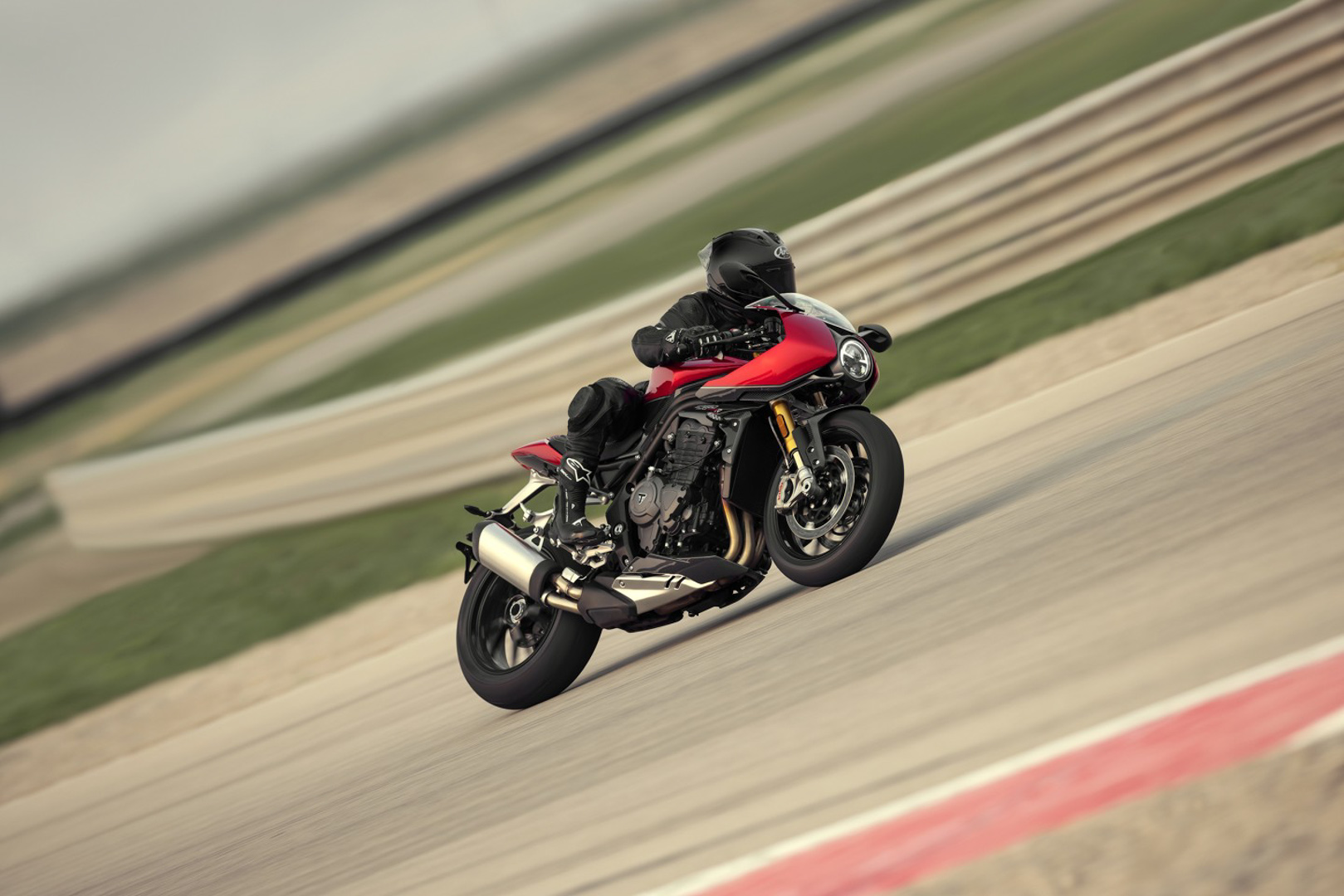 CP-Triumph Speed Triple 1200 RR (13).jpg