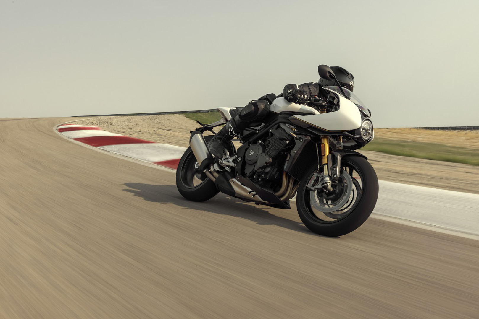 CP-Triumph Speed Triple 1200 RR (6).jpg