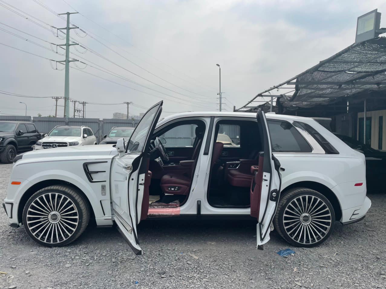 Cullinan Mansory (2).jpg
