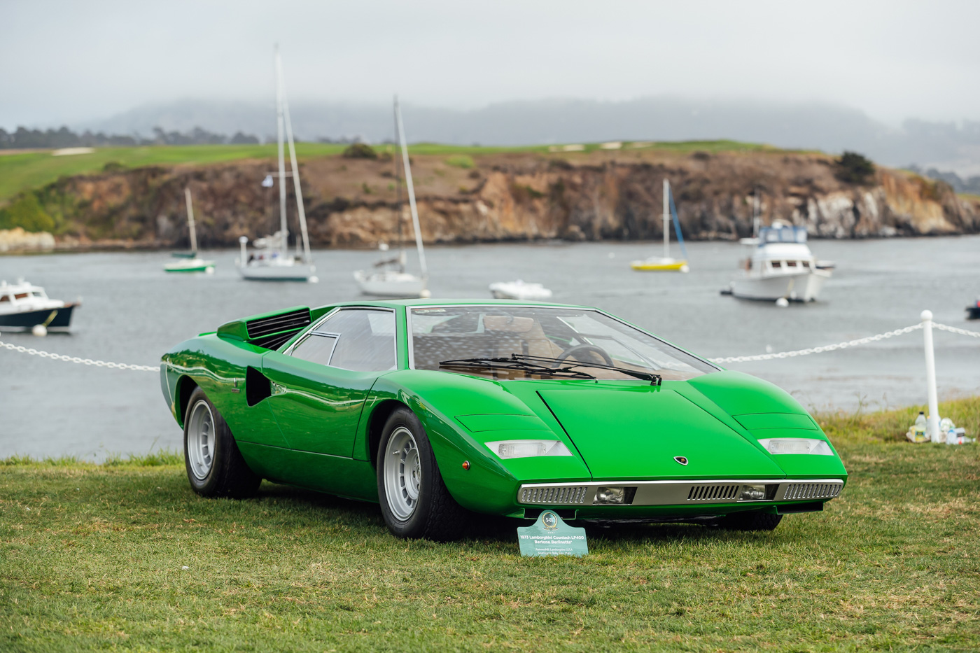 Dan-lamborghini-countach-co-dat-gia-tu-hop-chao-don-hau-due-countach-lpi-800-4 (16).JPG