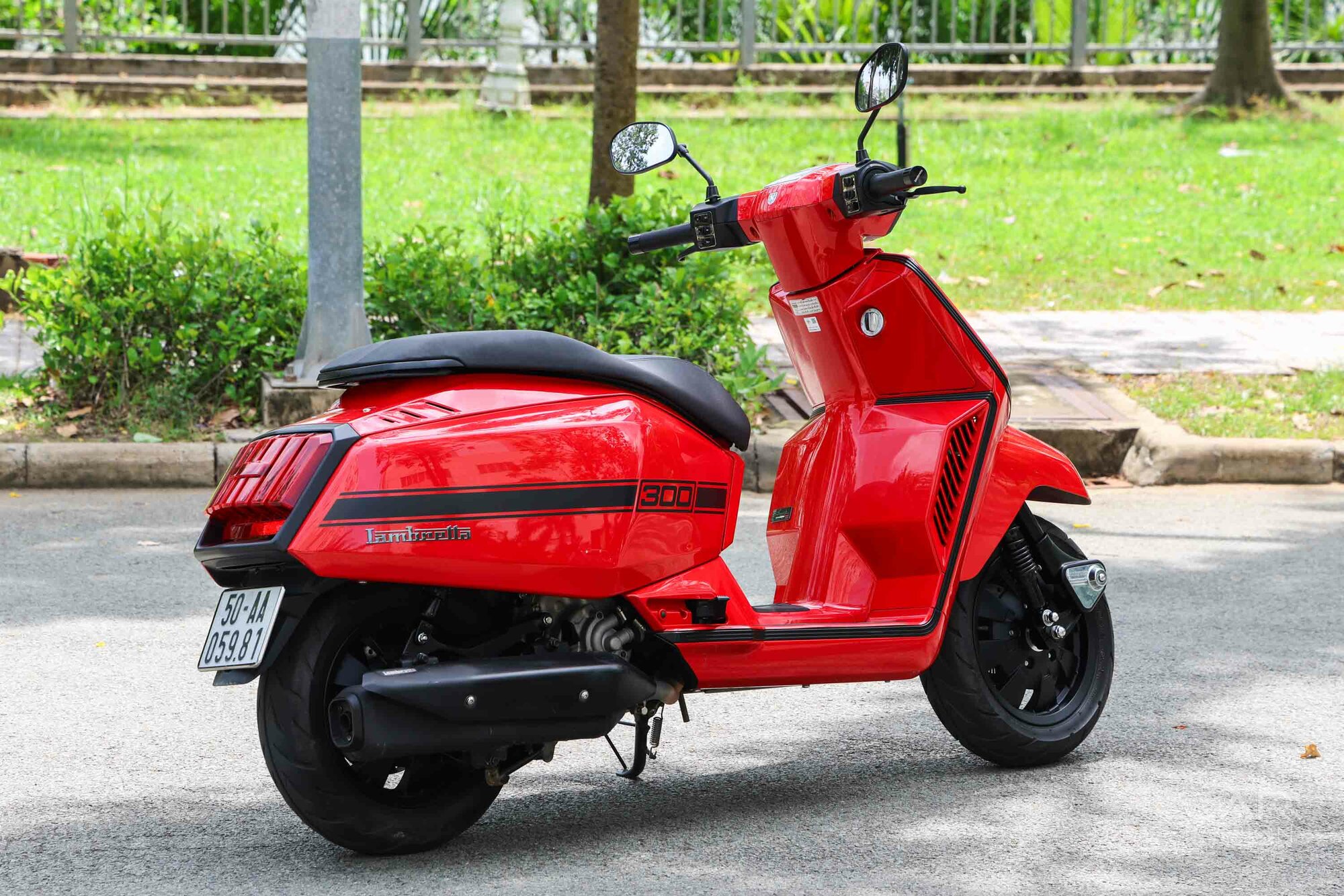danh-gia-xe-lambretta-x300-anh--16.jpg