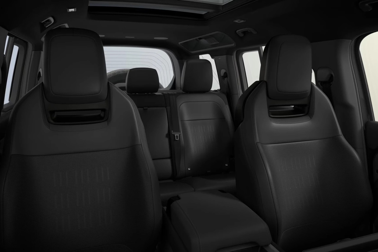Defender OCTA Black anh -15.jpeg
