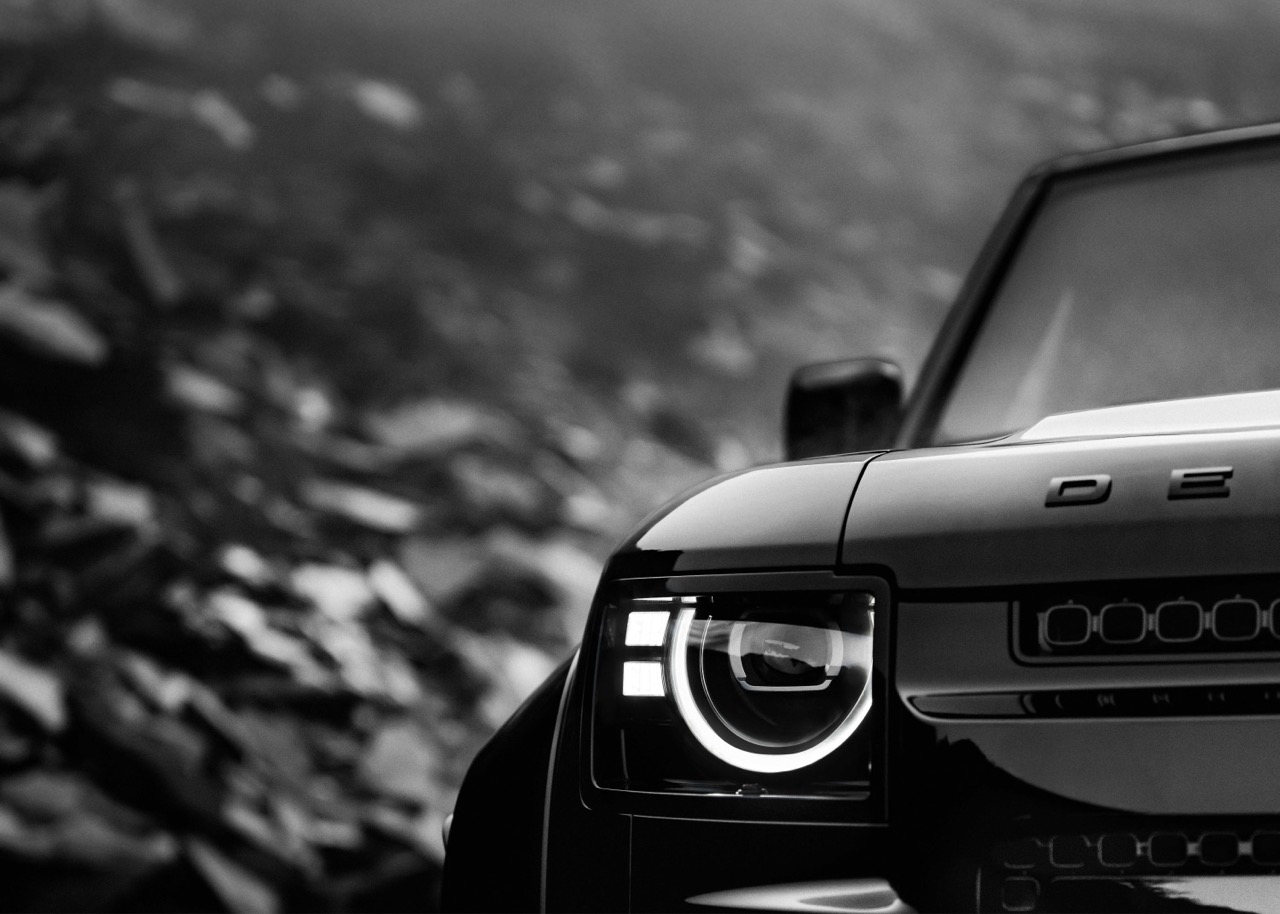 Defender OCTA Black anh -3.jpeg