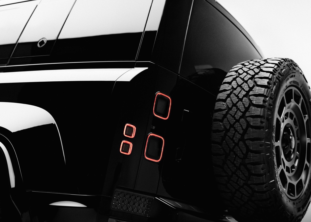 Defender OCTA Black anh -5.jpeg