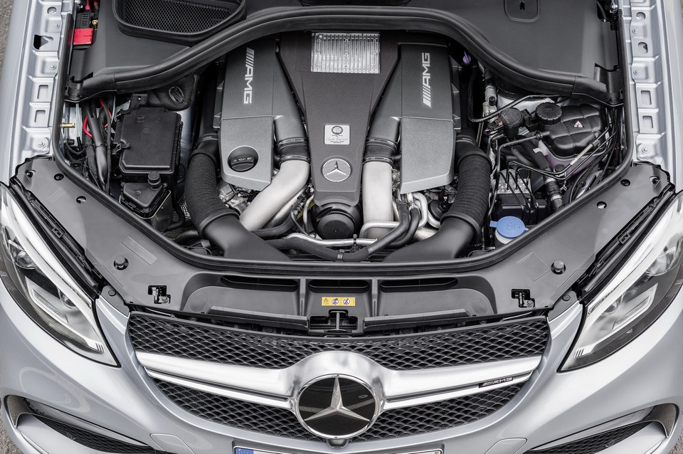 den-luot-mercedes-quay-xe-do-tien-phat-trien-dong-co-dot-trong-ecc4889d36b04f9f8e132a844544297...jpg