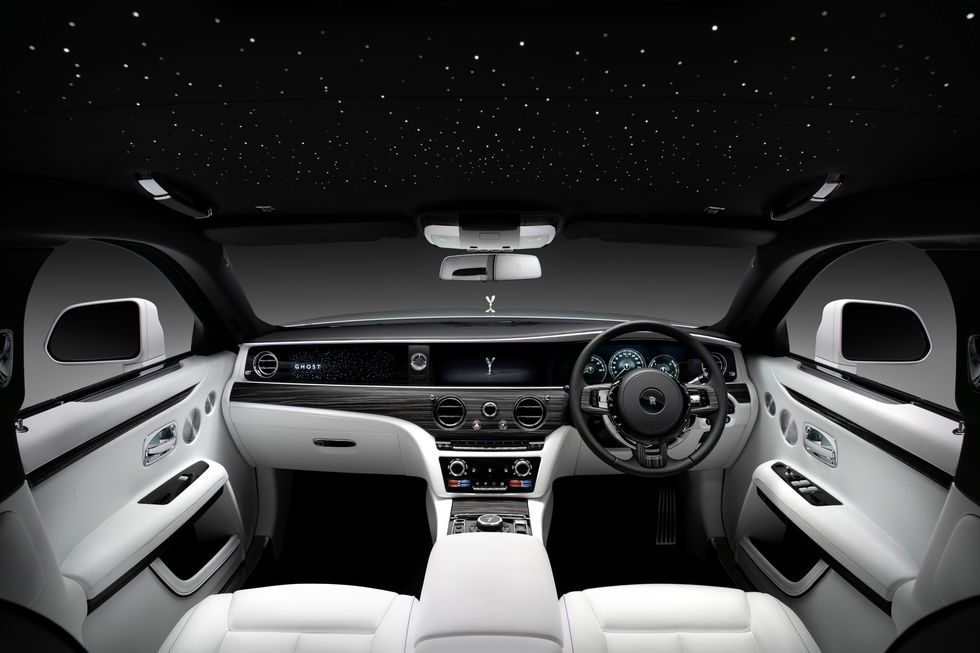 Điểm-qua-giá-bán-một-số-tùy-chọn-trên-Rolls-Royce-Ghost-thế-hệ-mới (3).jpg