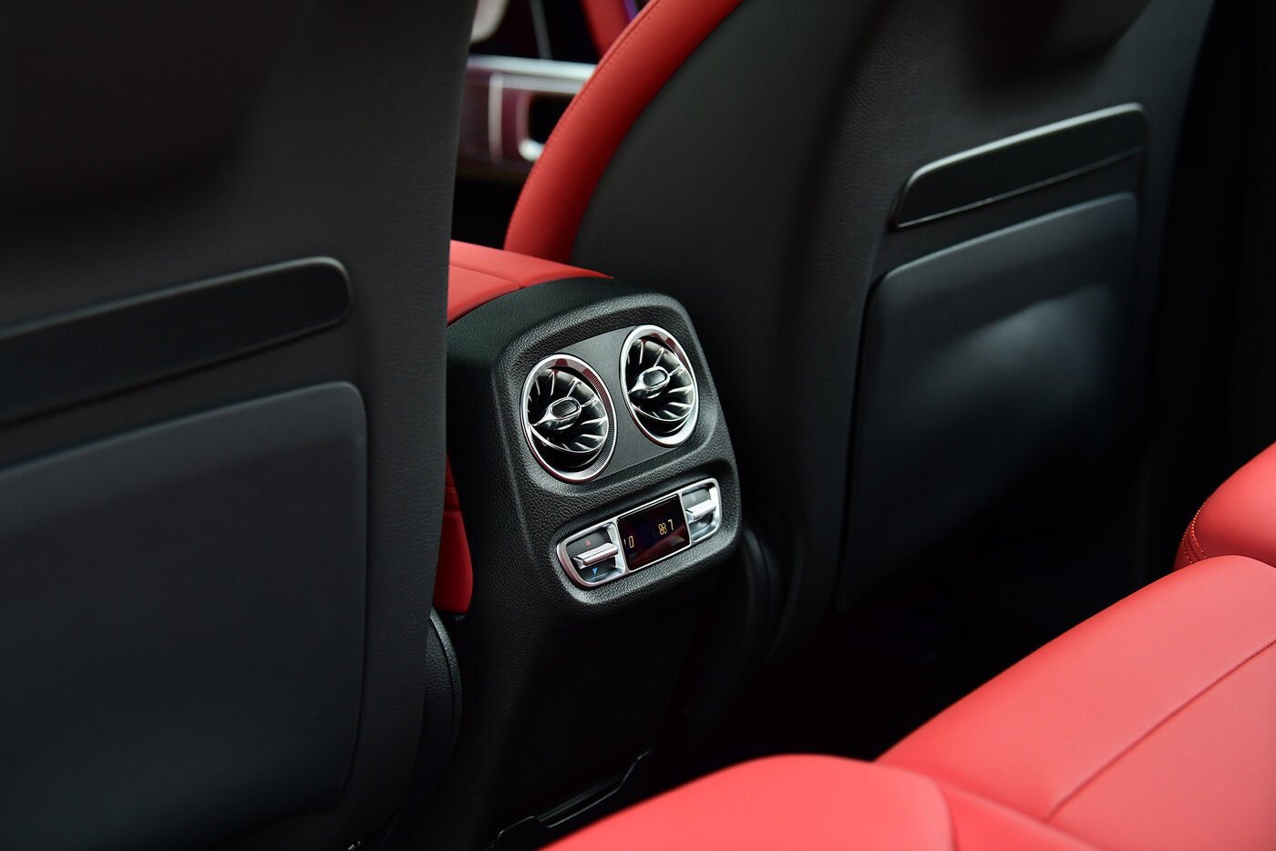 dieu-hoa-nhiet-do-khoang-hanh-khach-Mercedes-Benz-AMG-G-63-model-2021-(19).jpg