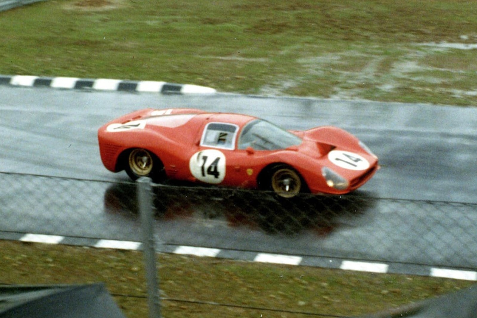 Ferrari (1).jpg