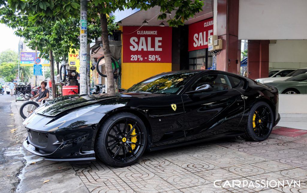 Ferrari (1).jpg