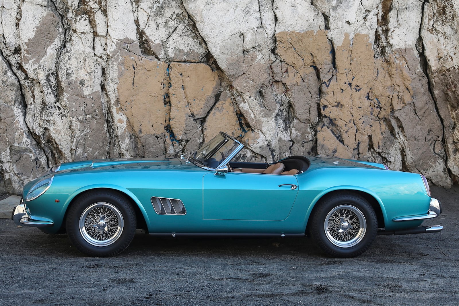 Ferrari 250 California (9).jpg