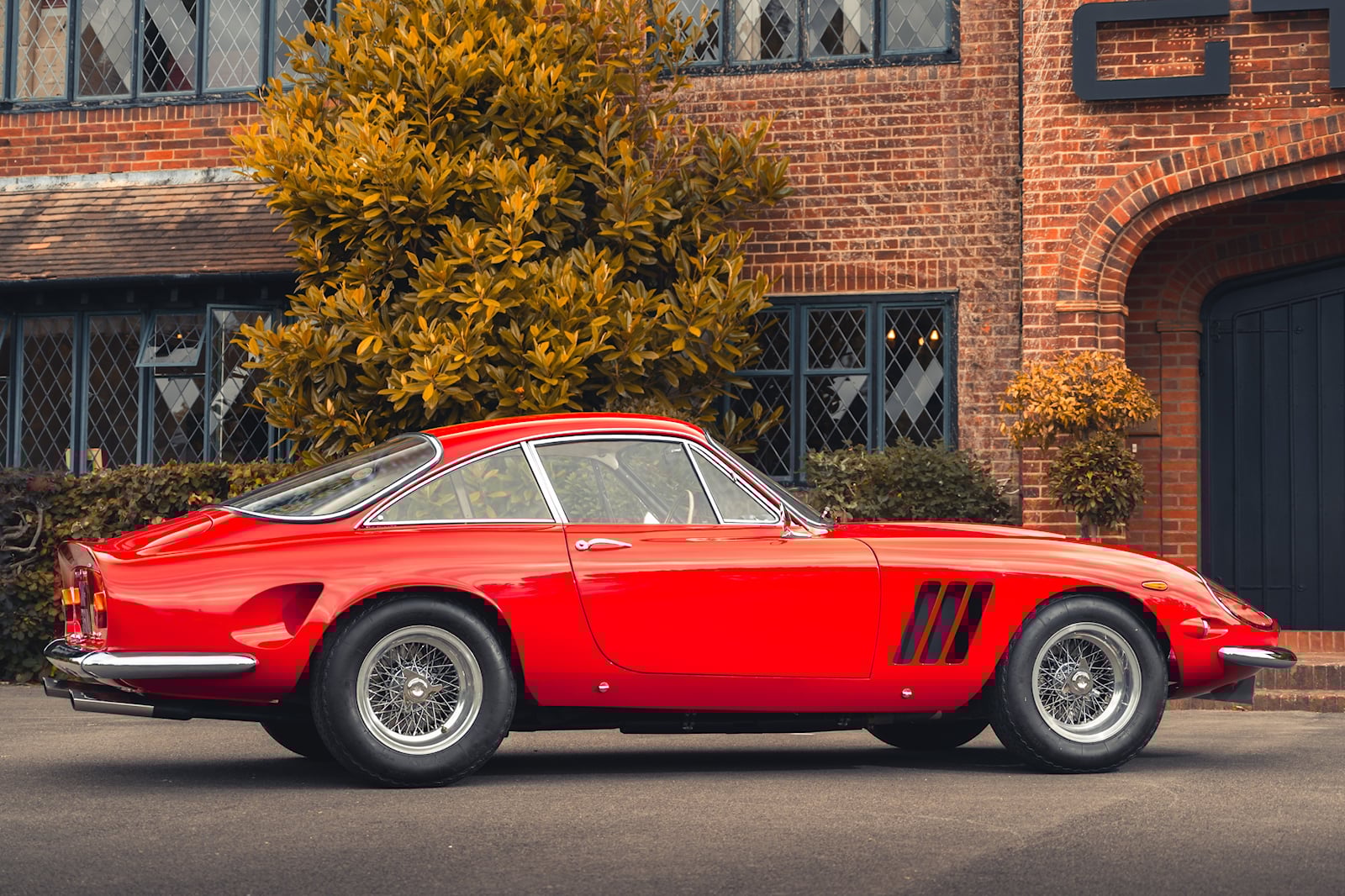 Ferrari 250 GT Lusso (3).jpg