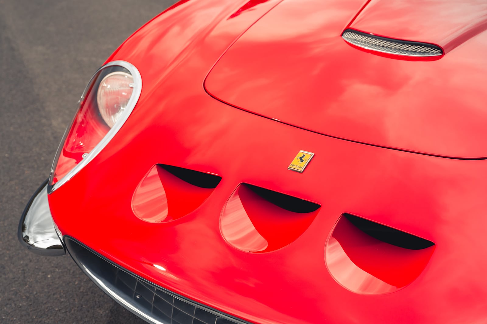 Ferrari 250 GT Lusso (4).jpg