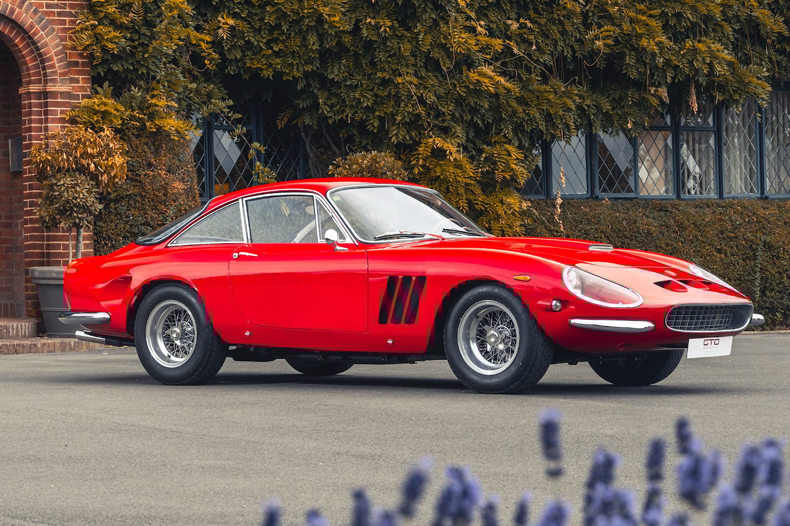 Ferrari 250 GT Lusso (8).jpg