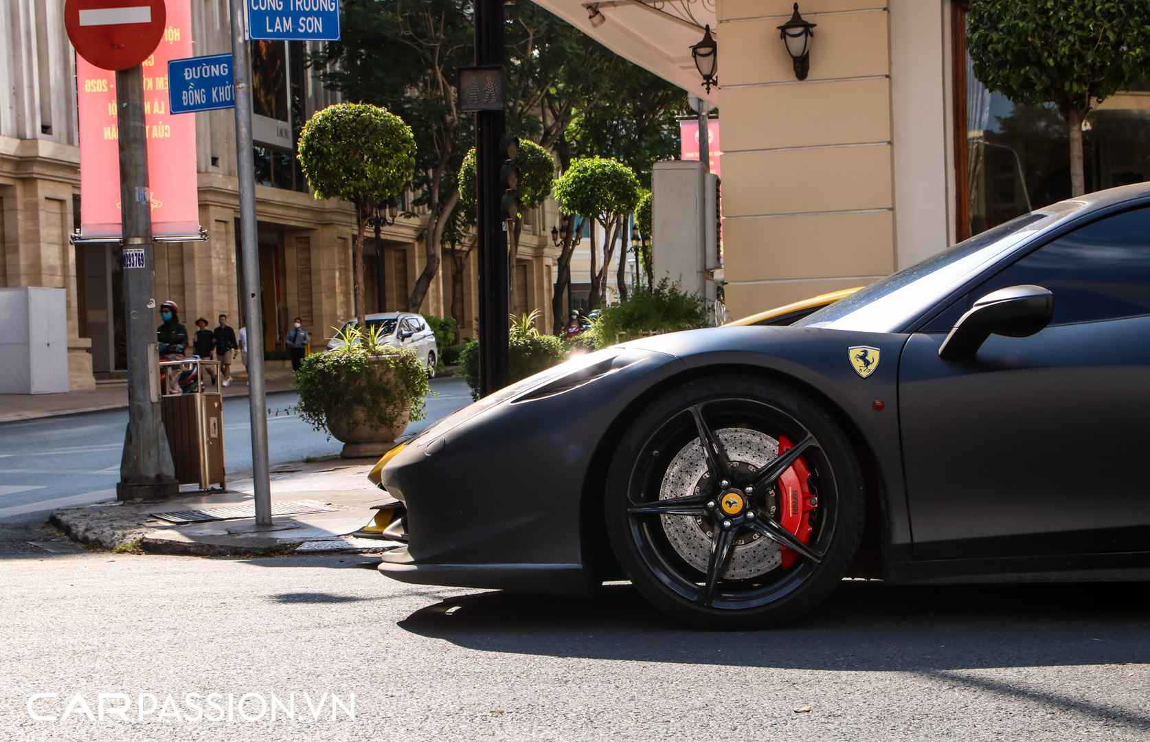 Ferrari 458 Italia đen mờ22.JPG