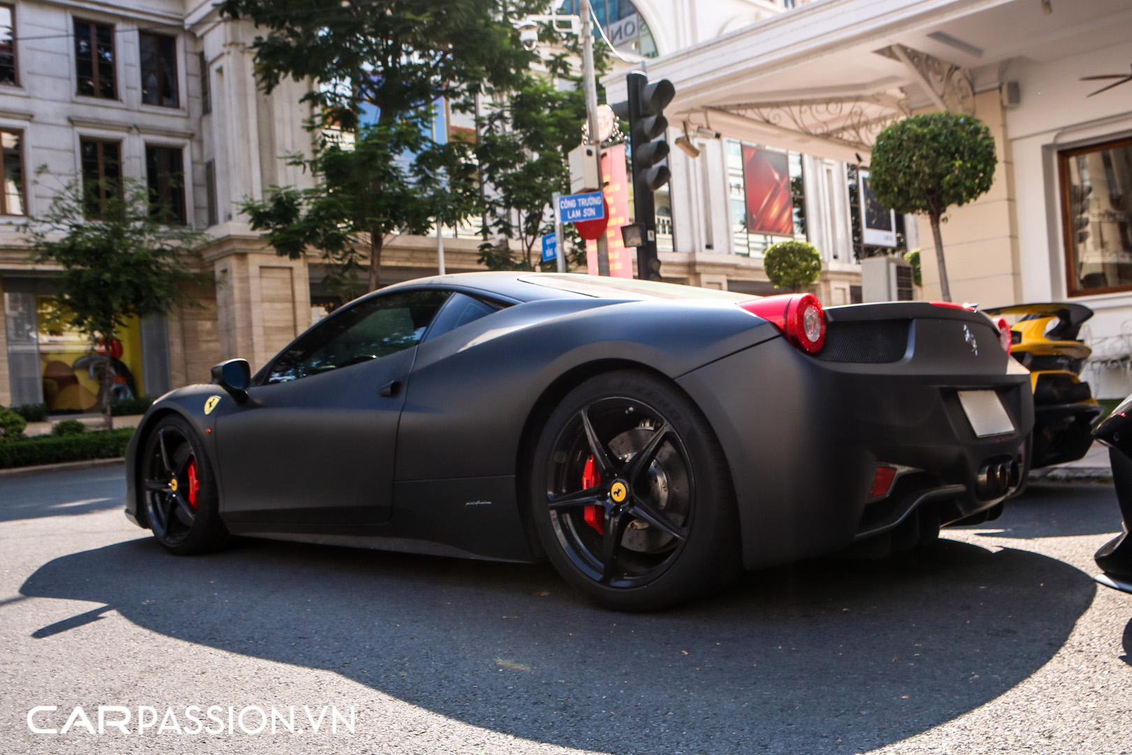 Ferrari 458 Italia đen mờ5.JPG