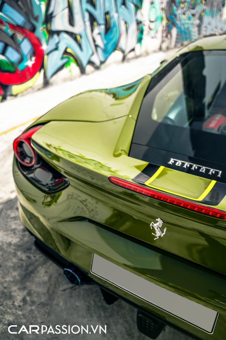 Ferrari 488 GTB màu xanh quân đội17.JPG