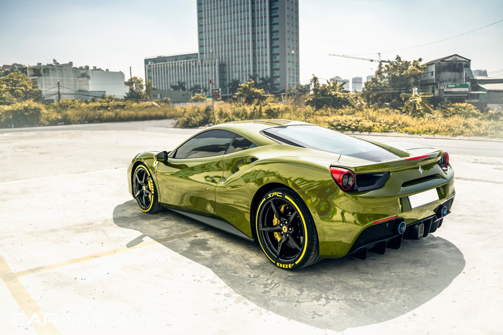 Ferrari 488 GTB màu xanh quân đội18.JPG