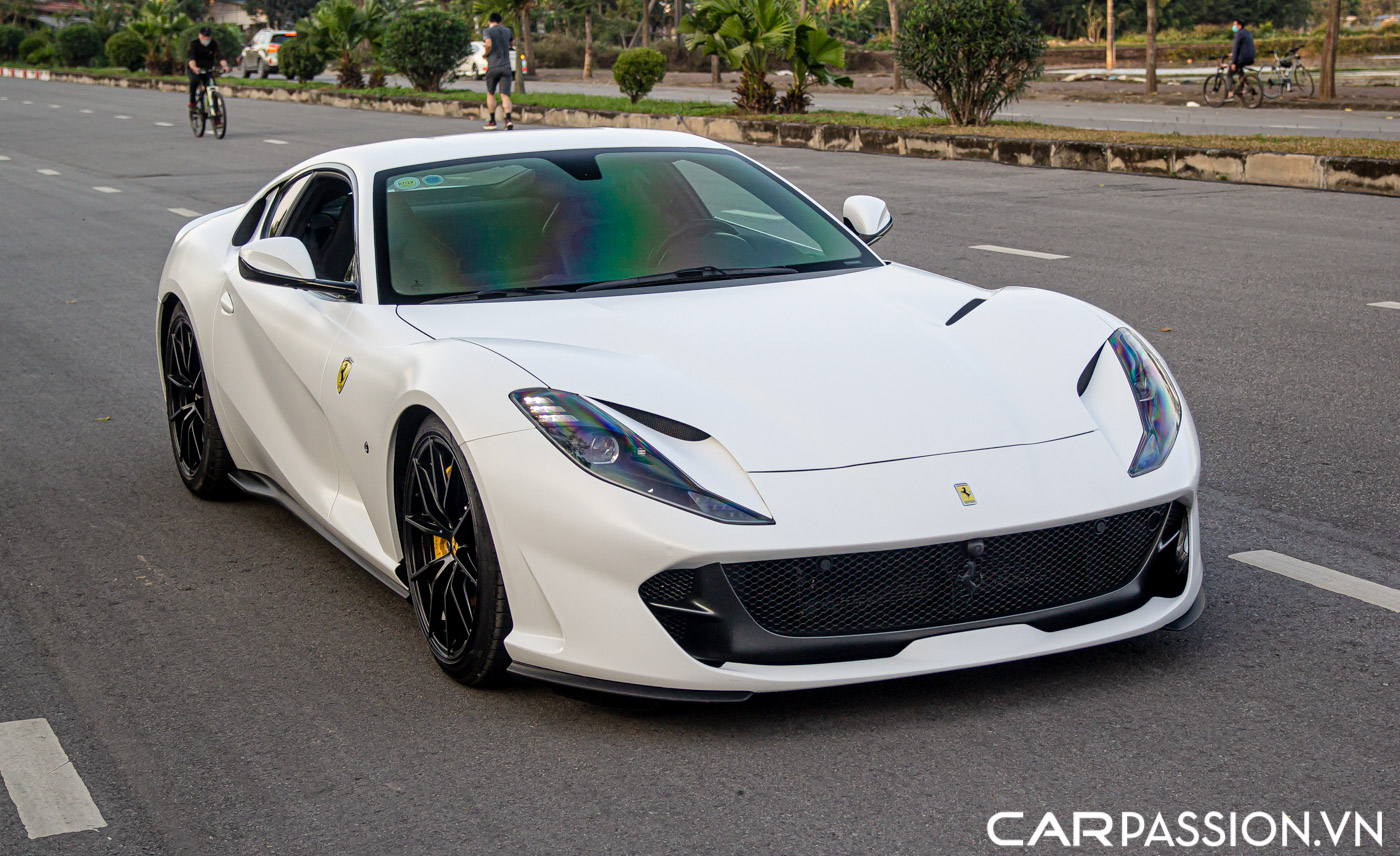 Ferrari 812 Superfast (64).JPG