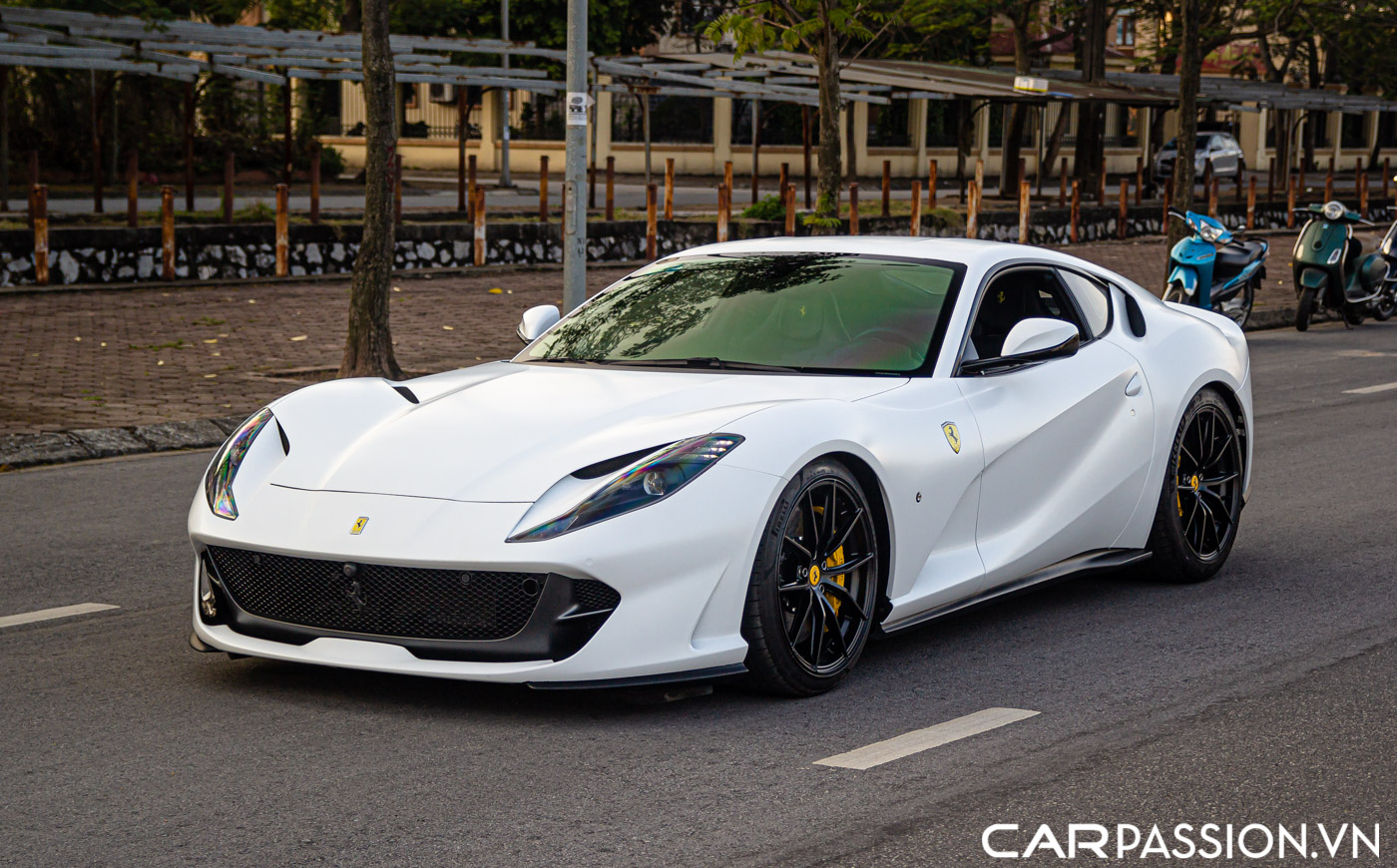 Ferrari 812 Superfast (7).JPG