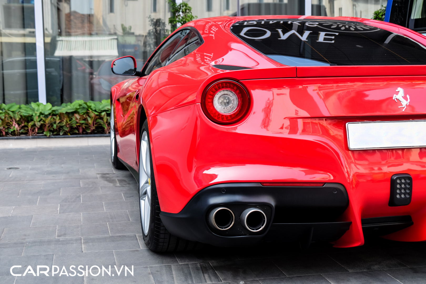 Ferrari F12 Berlinetta dau tien ve Viet Nam (1).JPG