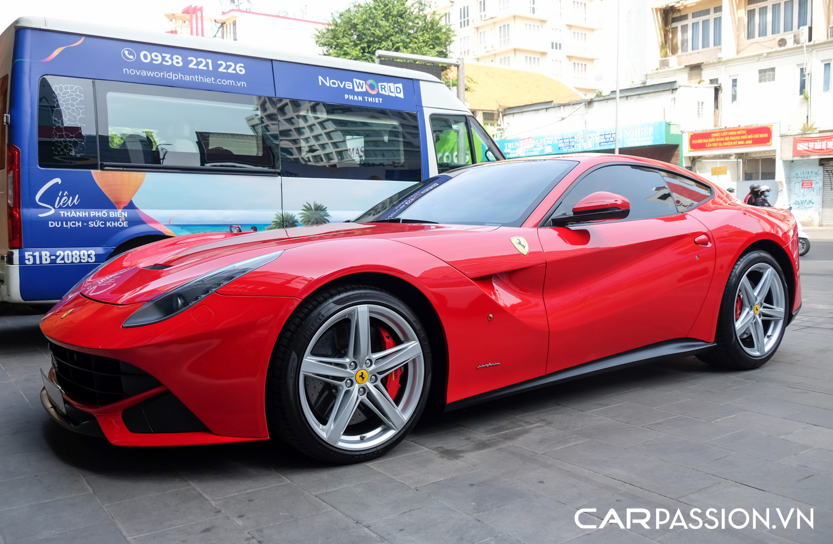 Ferrari F12 Berlinetta dau tien ve Viet Nam (13).JPG