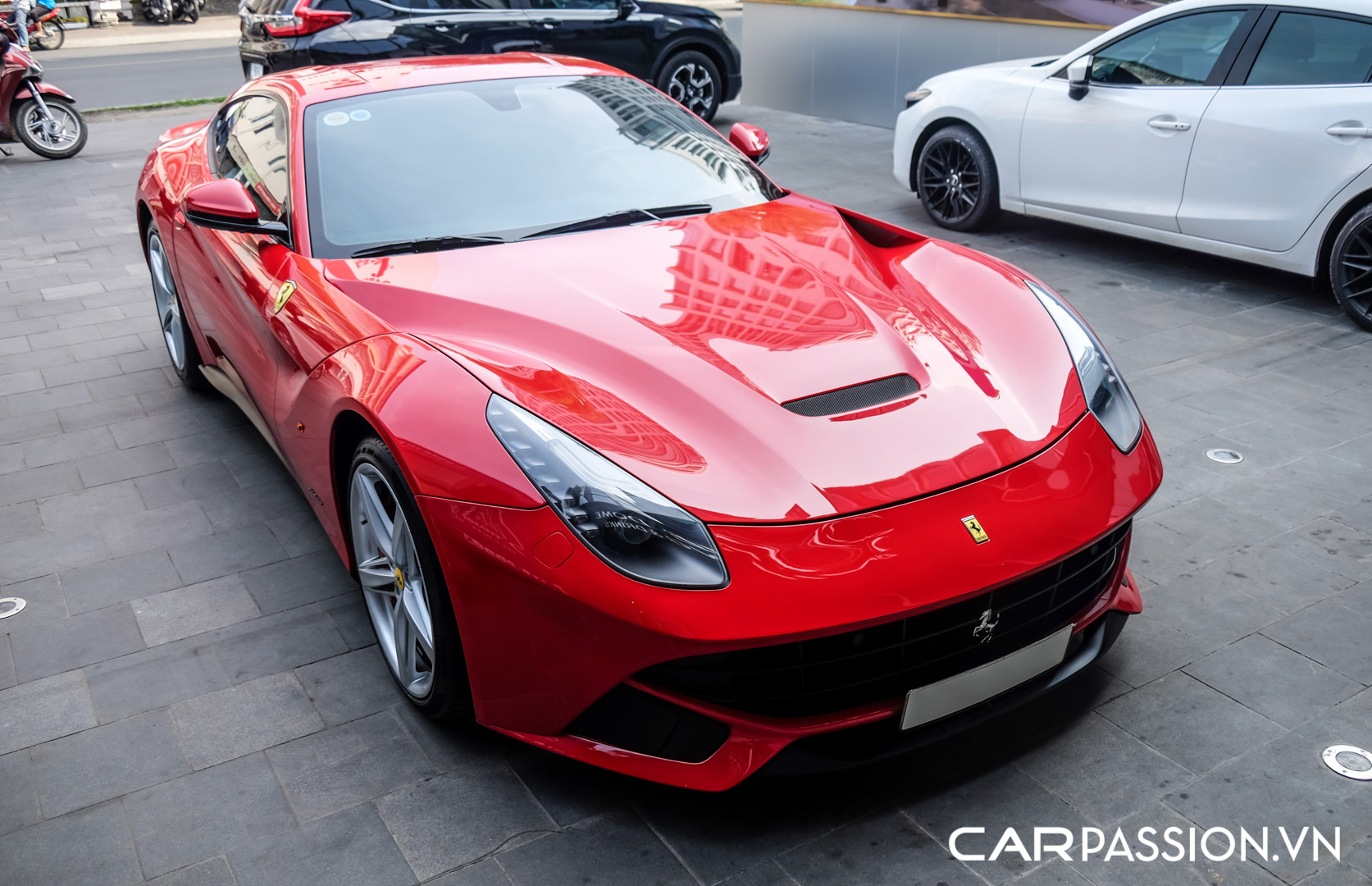 Ferrari F12 Berlinetta dau tien ve Viet Nam (16).JPG