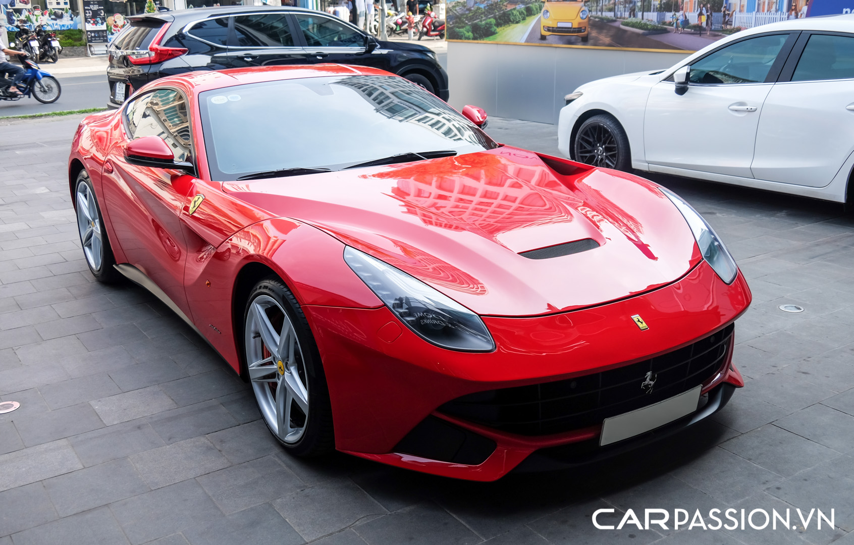 Ferrari F12 Berlinetta dau tien ve Viet Nam (3).JPG