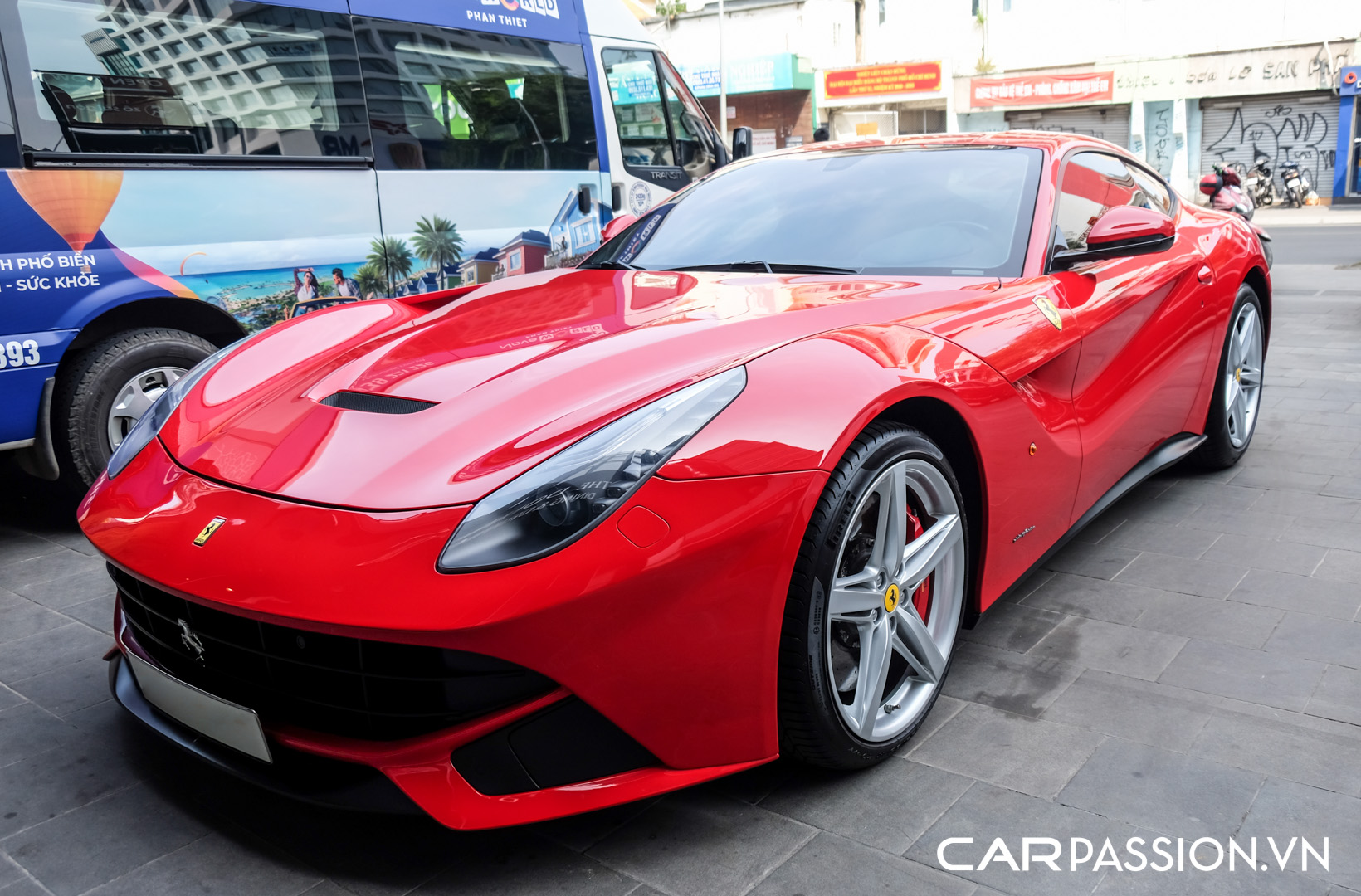 Ferrari F12 Berlinetta dau tien ve Viet Nam (4).JPG