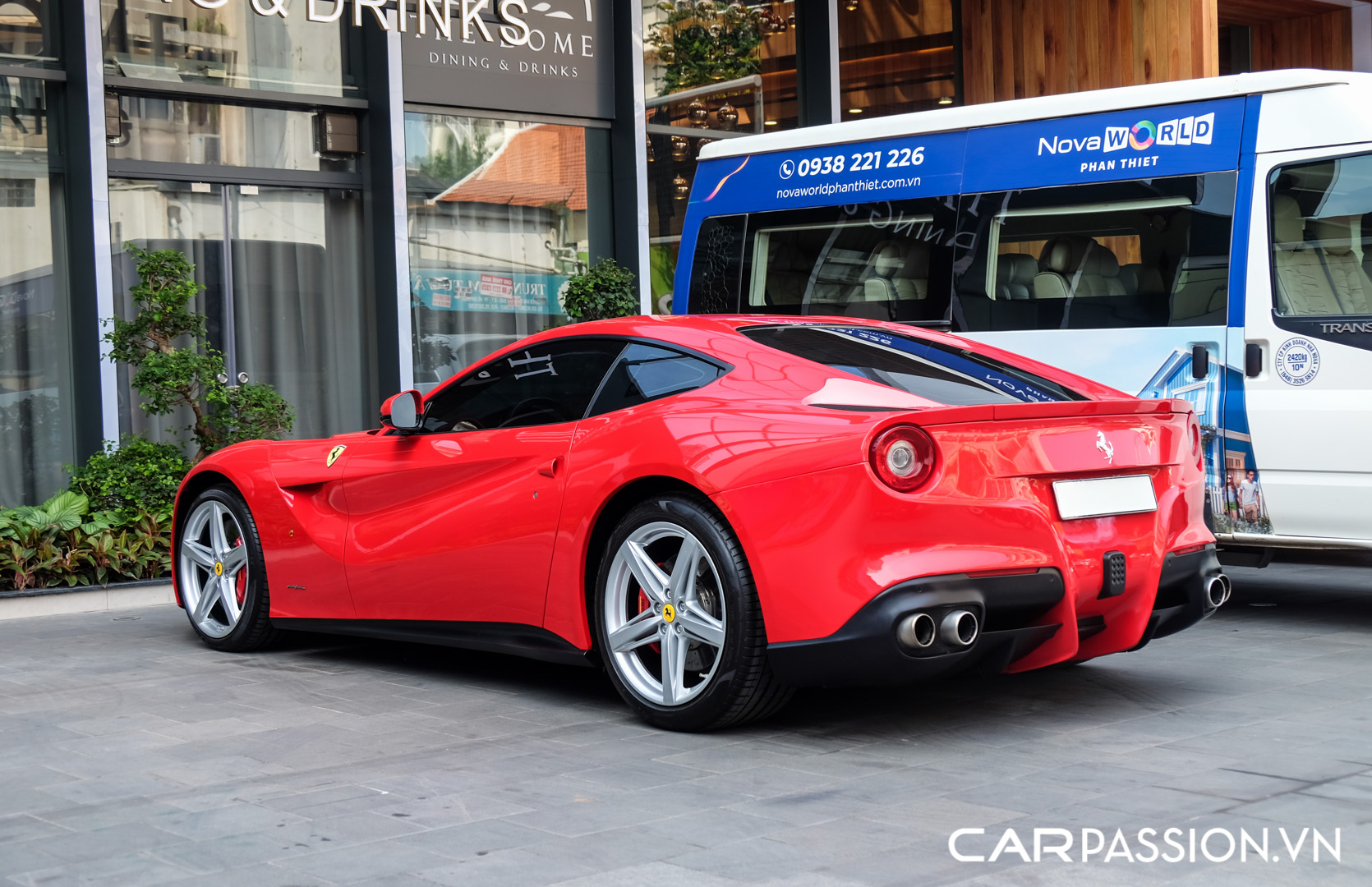 Ferrari F12 Berlinetta dau tien ve Viet Nam (9).JPG