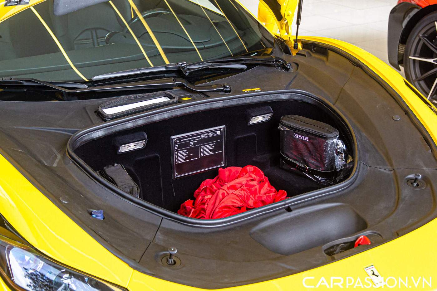 Ferrari F8 Spider (108).JPG