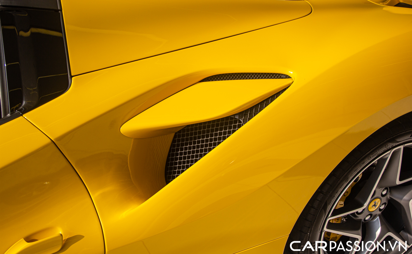 Ferrari F8 Spider (11).JPG