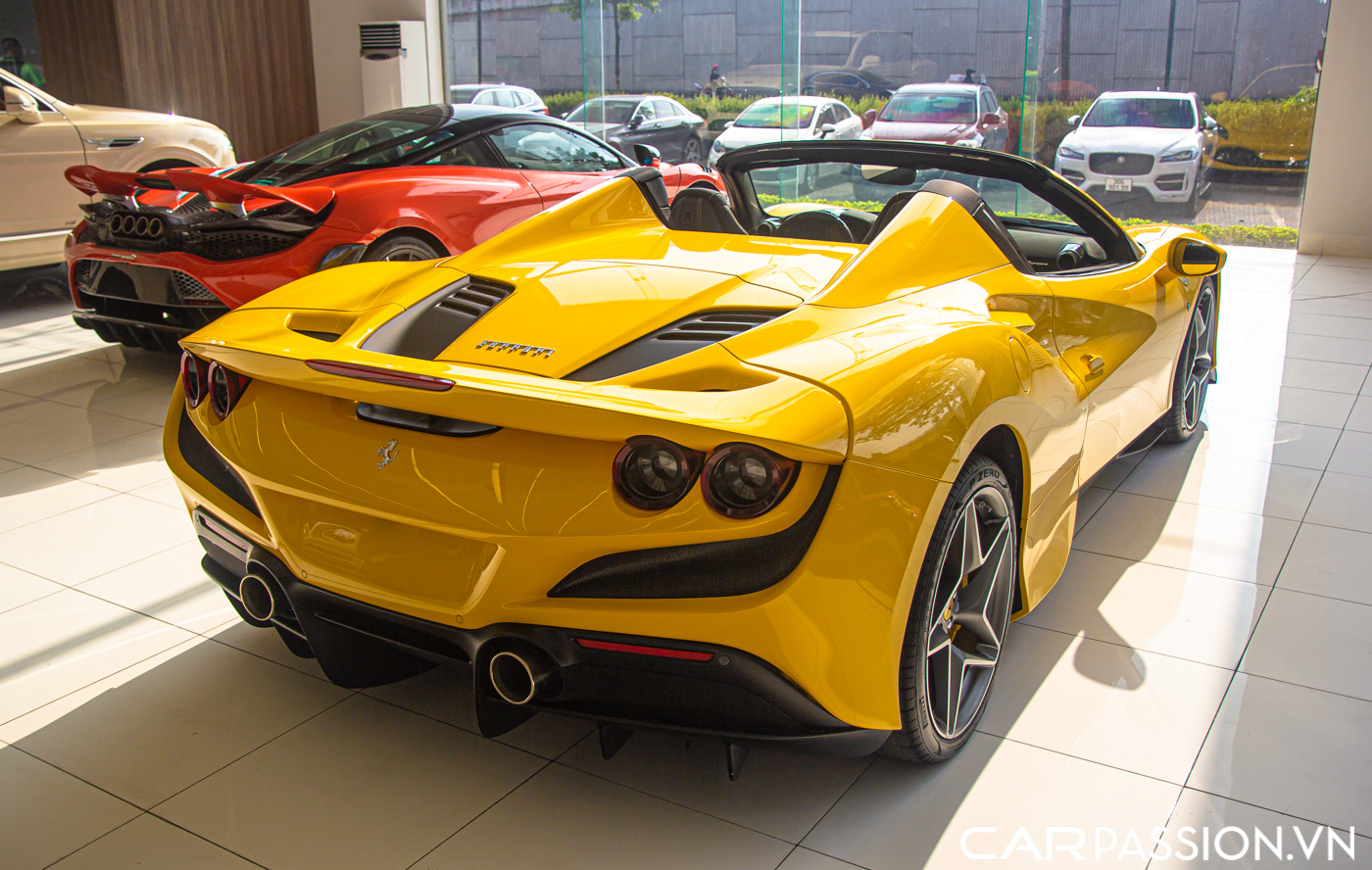 Ferrari F8 Spider (21).JPG