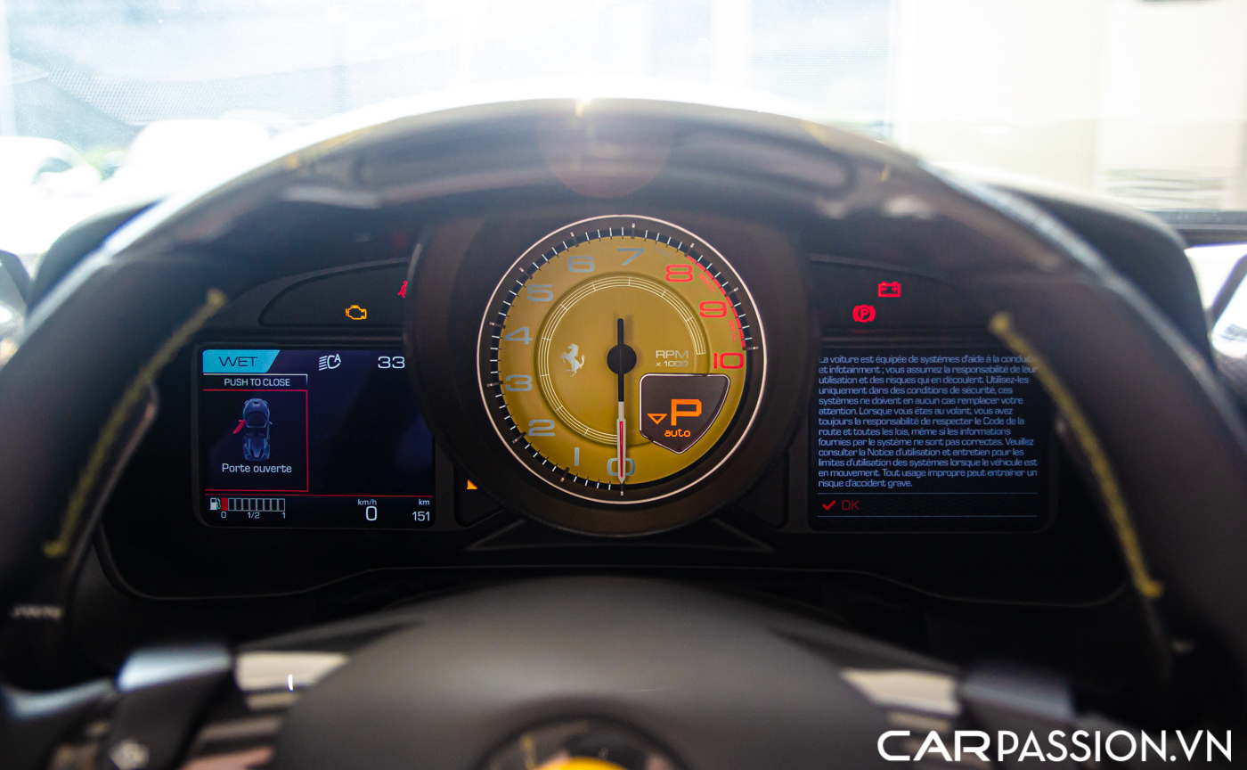 Ferrari F8 Spider (50).JPG