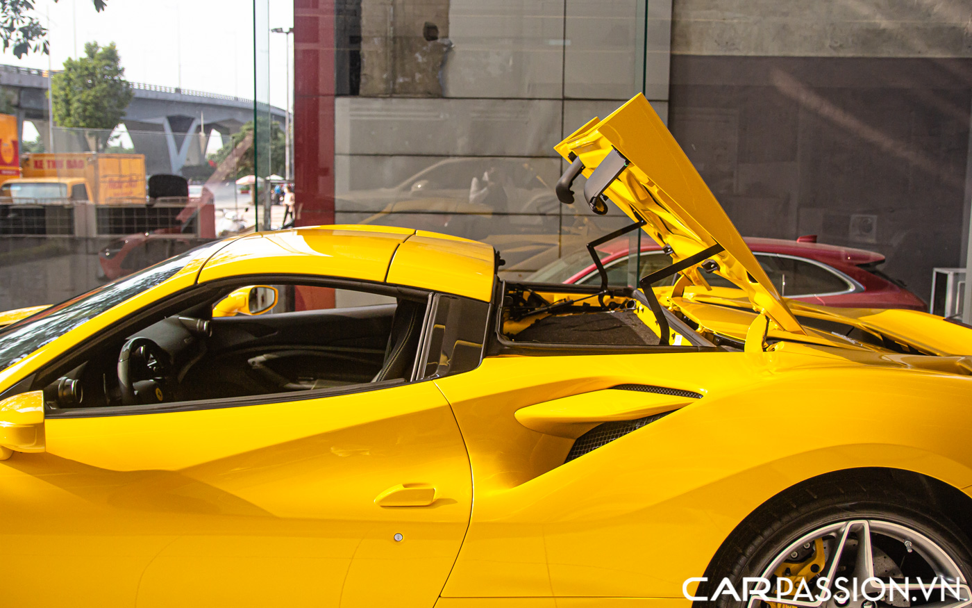 Ferrari F8 Spider (79).JPG
