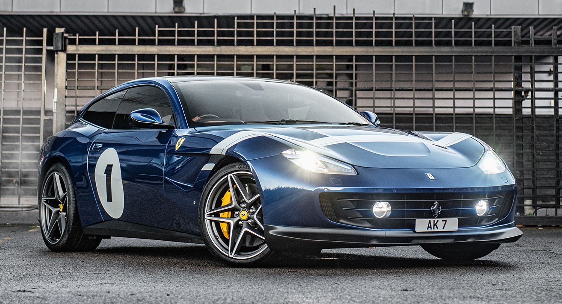 Ferrari GTC4 (2).jpg