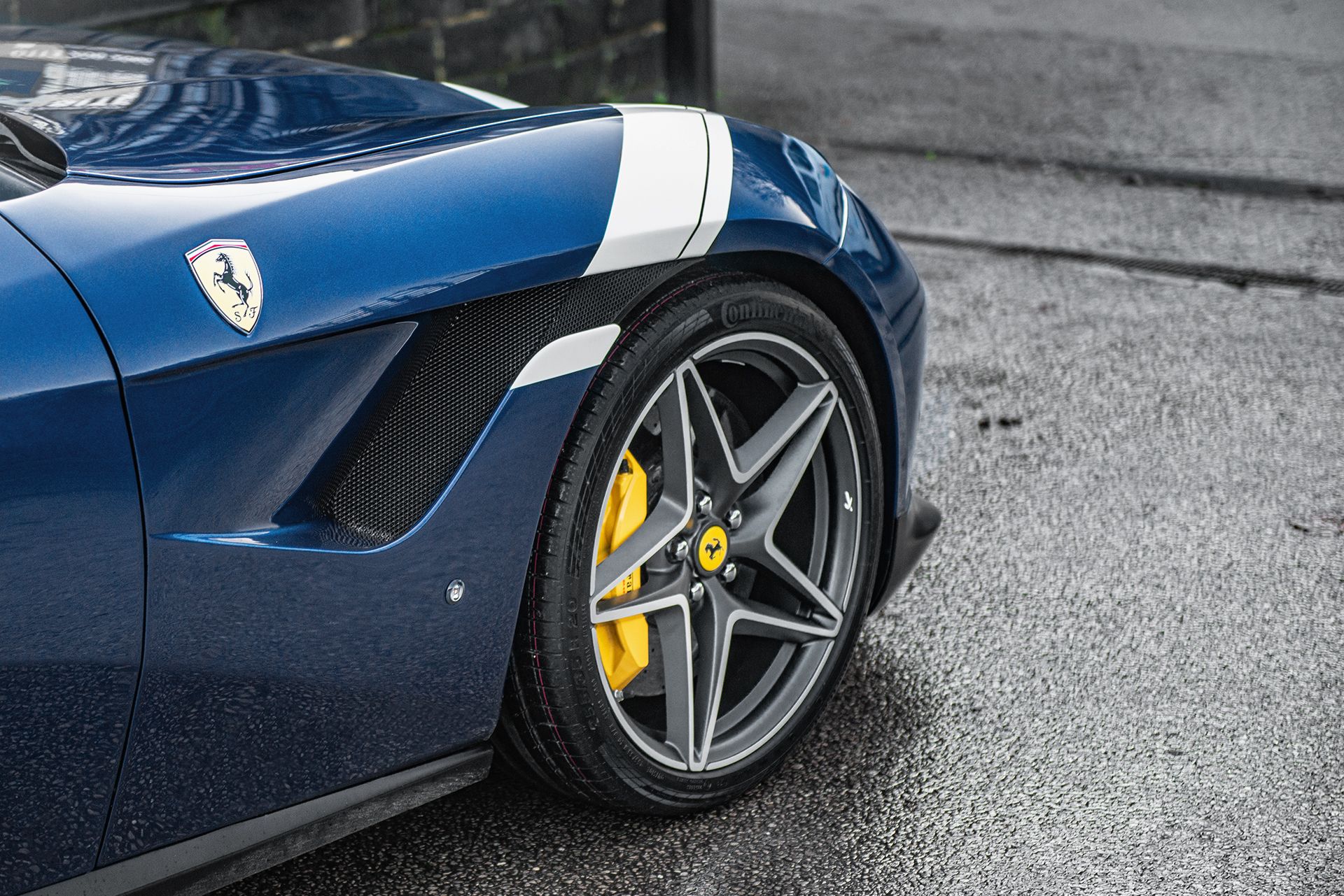 Ferrari GTC4 (3).jpg