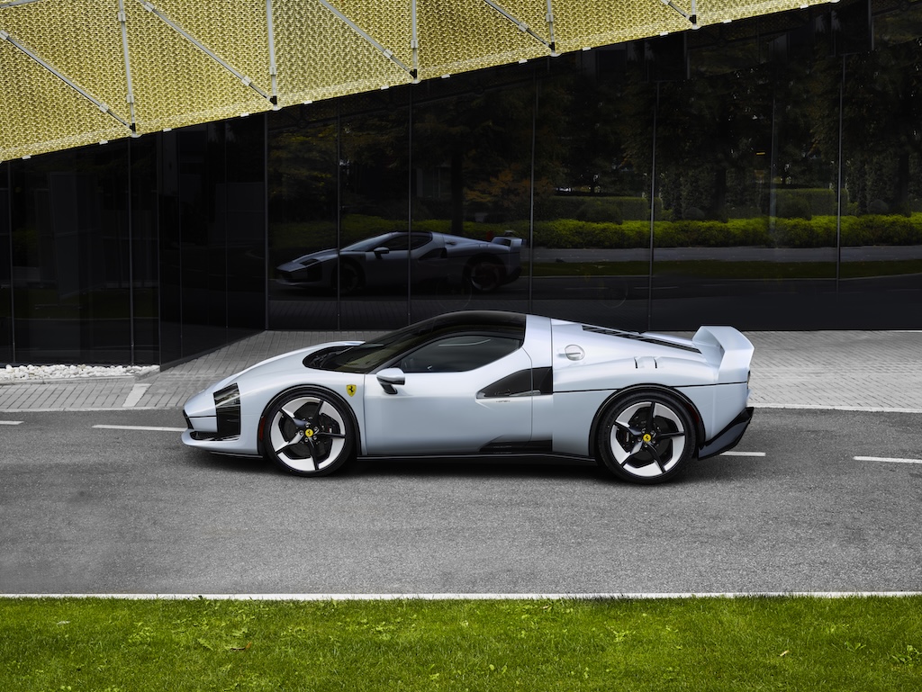 Ferrari-SC40-anh-2.jpg