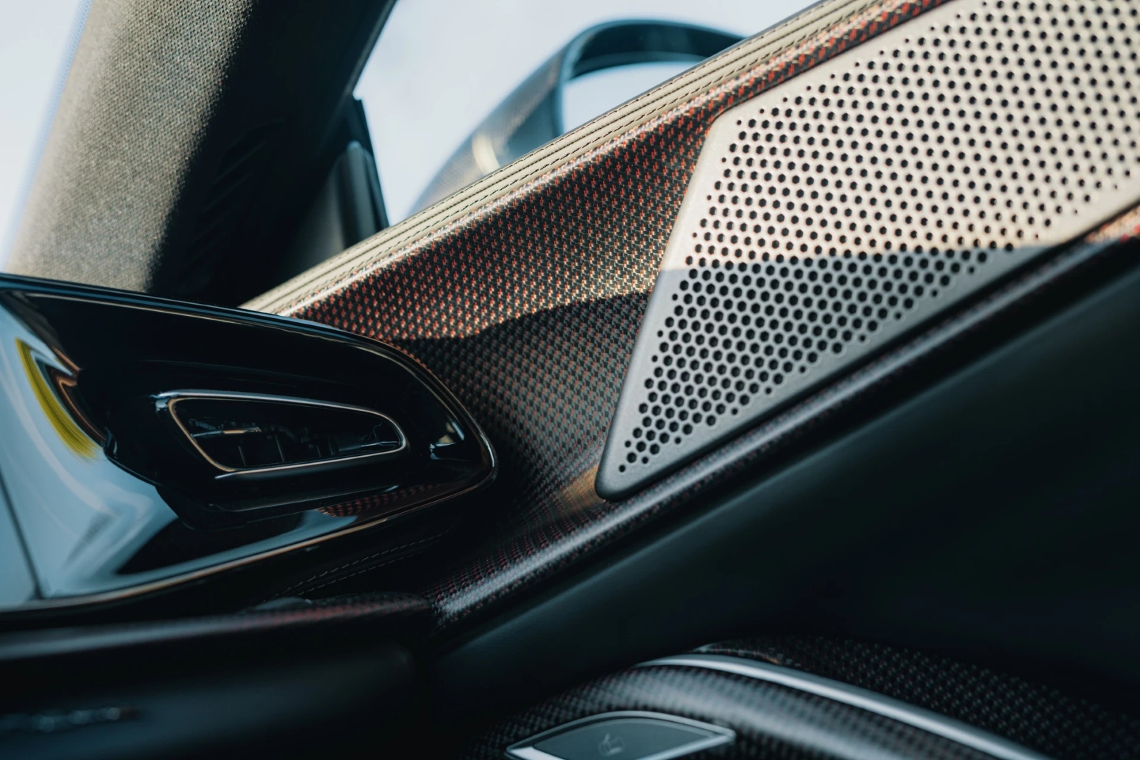 Ferrari_Purosangue_Handling_Speciale_15 (Large).jpeg